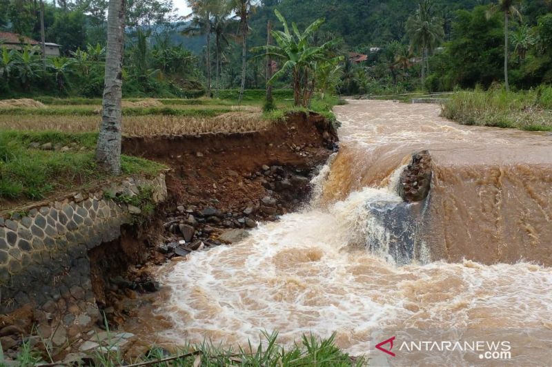 Empat saluran irigasi di Cianjur sudah kembali berfungsi