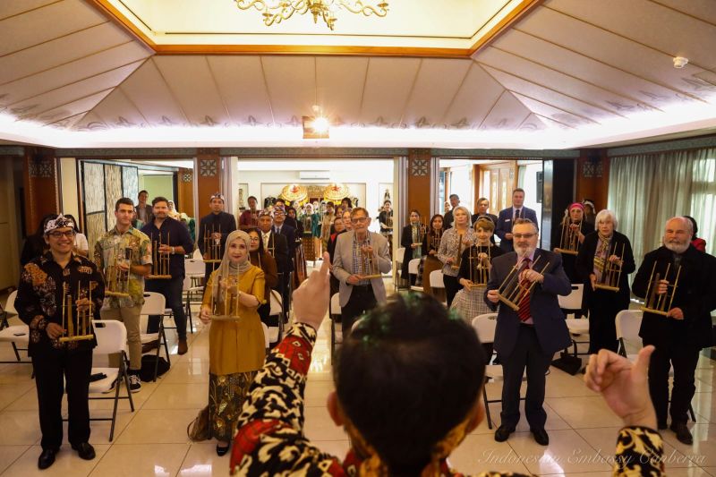Hari Angklung, KBRI ajak guru di ibu kota Australia kenali budaya Sunda