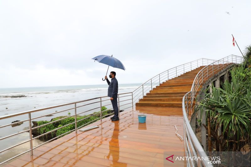 Pembangunan wisata pantai Sayang Heulang di Garut mencapai 70 persen