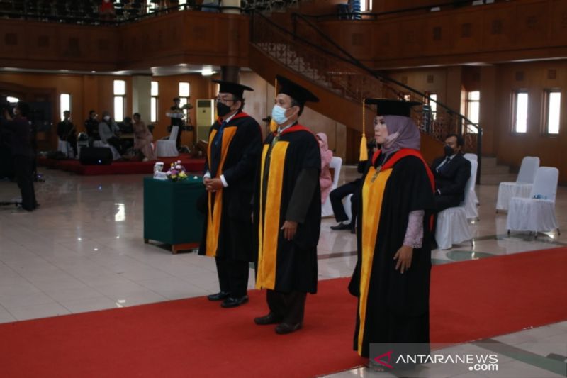 Universitas Pendidikan Indonesia kukuhkan tujuh guru besar baru