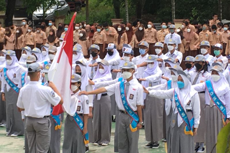 Pelantikan Muthiara Maharani sebagai Ketua  OSIS SMAN I  Batam