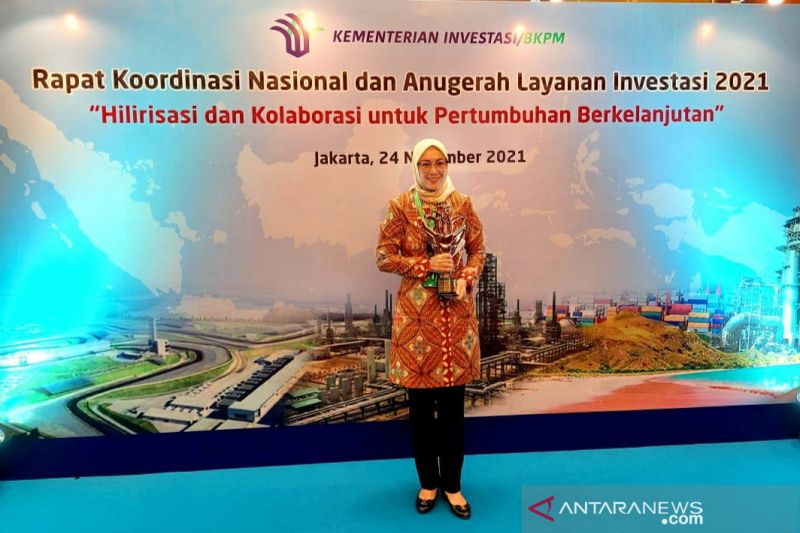 Pemkab Purwakarta terima penghargaan anugerah layanan investasi