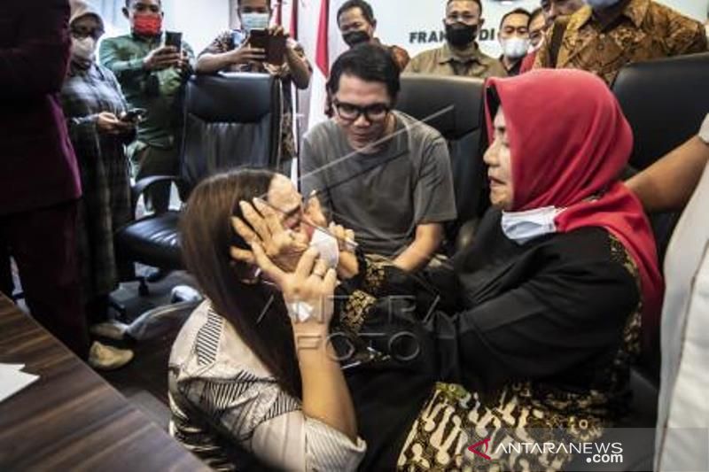 Mediasi Kasus Arteria Dahlan Dengan Anggiat Pasaribu