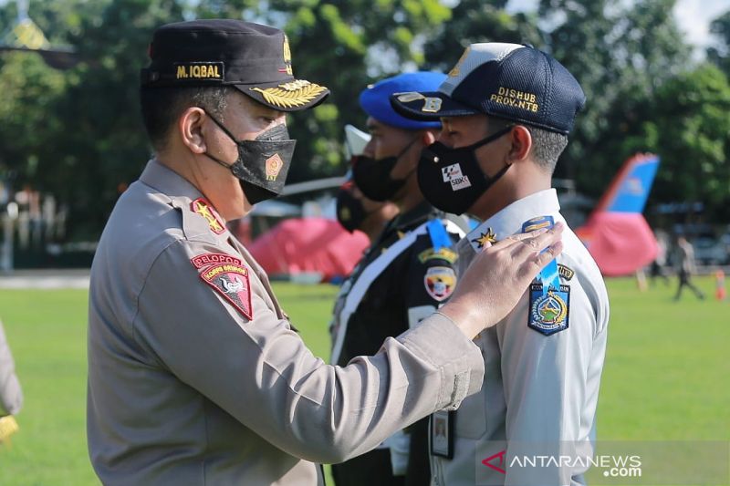 Kapolda NTB memerintahkan anggota lalu lintas awasi prokes jelang Natal