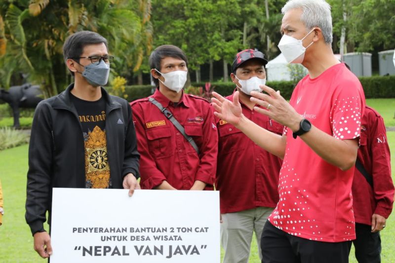 2 ton cat untuk perindah Nepal Van Java