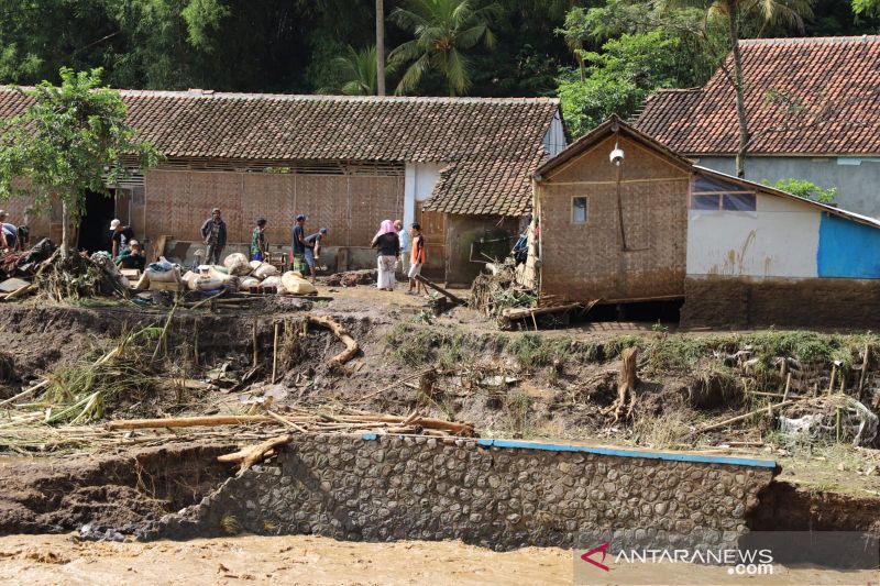 Wagub Jabar: Banjir bandang di Garut karena diduga resapan air terganggu