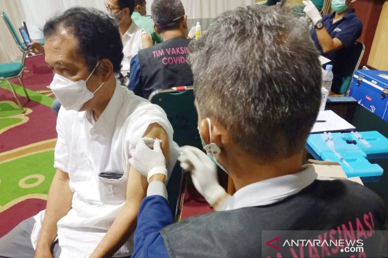 Angka target vaksinasi COVID-19 Kabupaten Bogor direvisi, ini penyebabnya