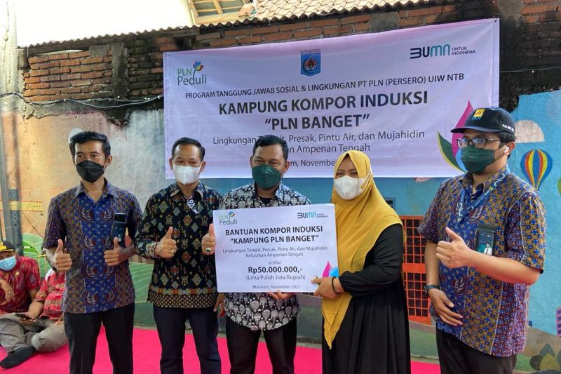 Warga Kampung PLN Banget Mataram dapat bantuan 63 unit alat listrik