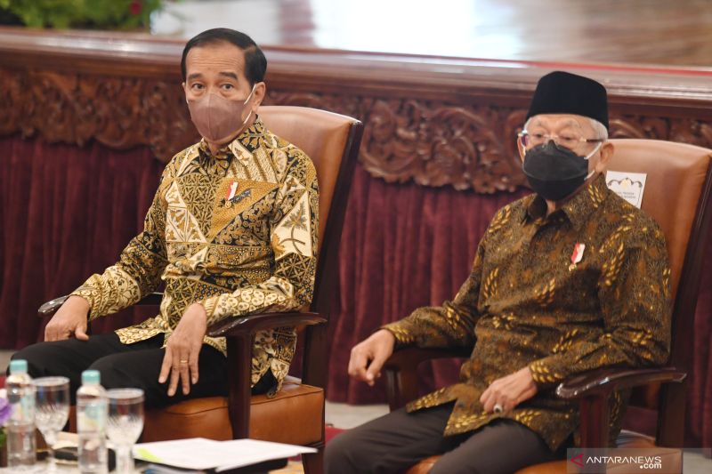 Presiden Jokowi perpanjang status pandemi COVID-19 di Indonesia