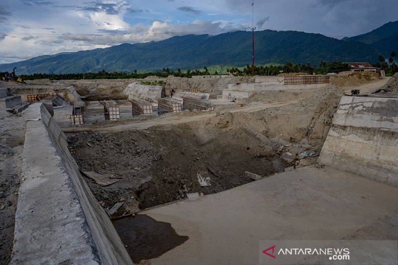 Proyek Saluran Air Pengendali Banjir di Desa Bangga