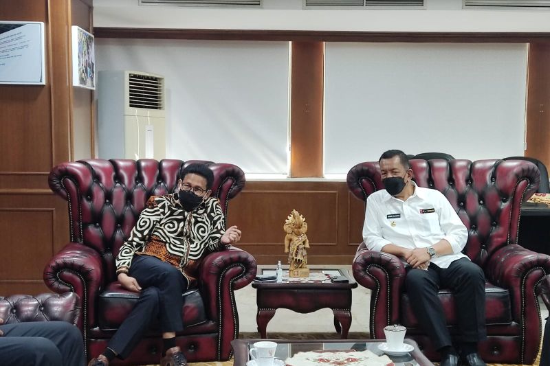 Mendes PDTT putuskan puncak peringatan ke-71 Hari Bakti Transmigrasi di Pesisir Selatan