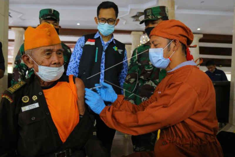 Capaian vaksinasi lansia di Kabupaten Cirebon kurang dari 40 persen