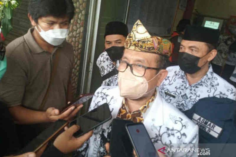 Bupati Cirebon bakal pajang nama ASN jika bansos tak dikembalikan