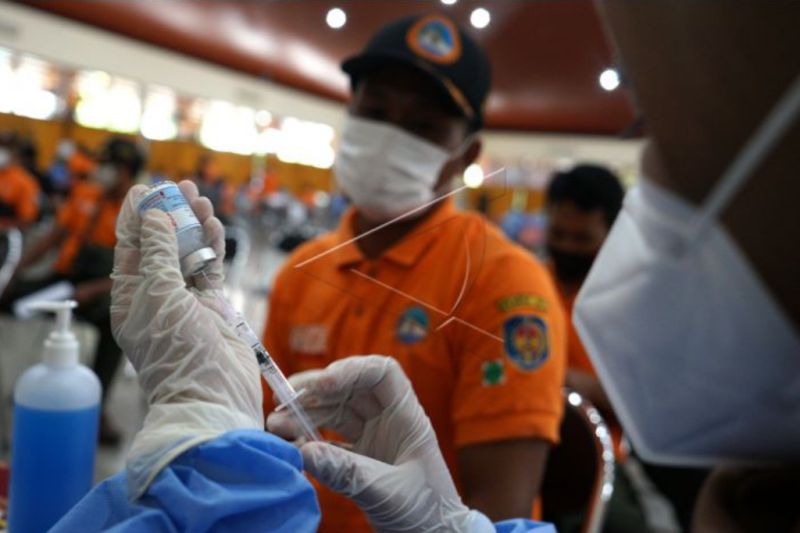 Vaksin lengkap sudah disuntikkan ke 128,01 juta warga Indonesia