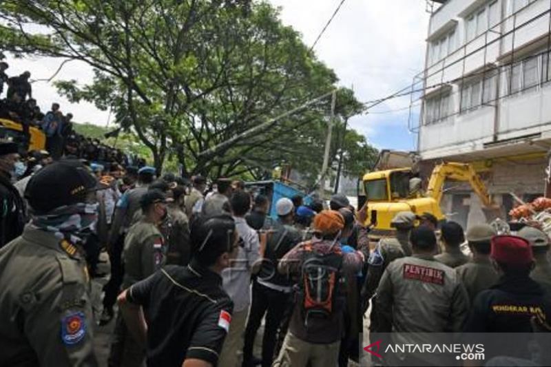Pembongkaran Tempat Hiburan Ilegal DI Banten