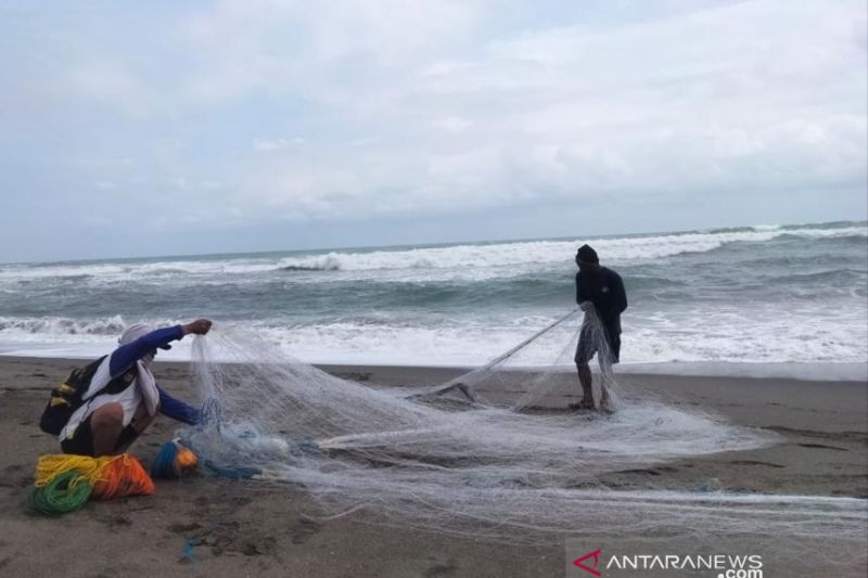 Alat pendeteksi tsunami di laut selatan Cianjur rusak
