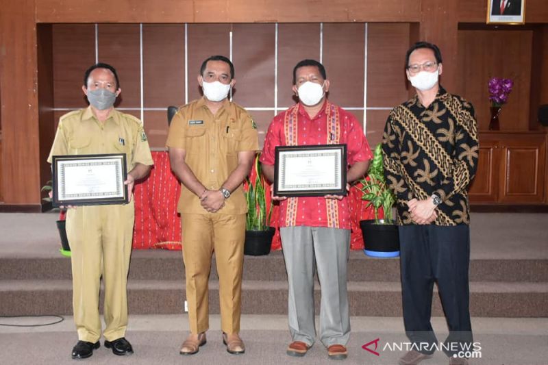 Pemkab Manggarai beri penghargaan dua sekolah atas inovasi pembelajaran