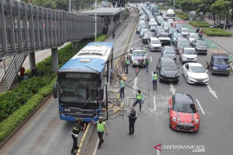 Kecelakaan Tunggal Bus Transjakarta