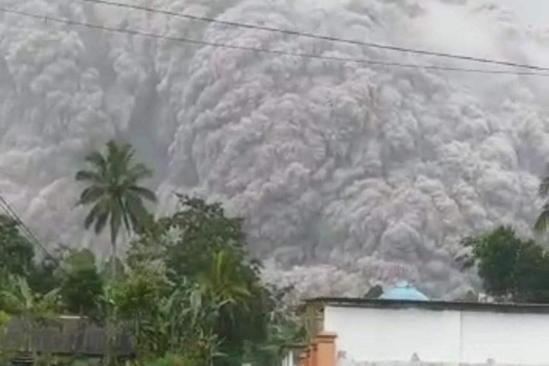 Status Gunung Semeru masih tetap waspada