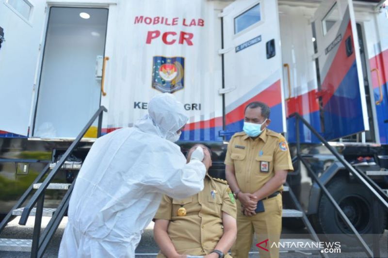 Gubri dites swab perdana dengan mobil Lab PCR Test Kemendagri