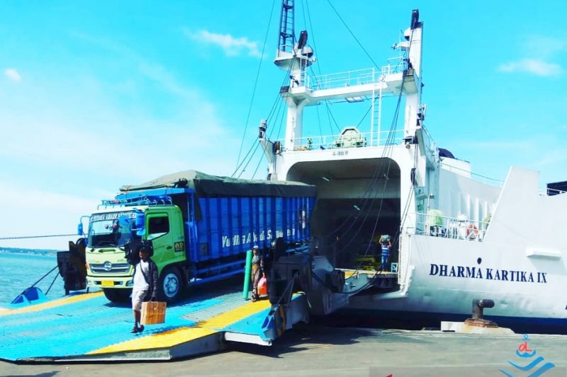 BMKG peringatkan gelombang hingga 6 meter di laut Jawa
