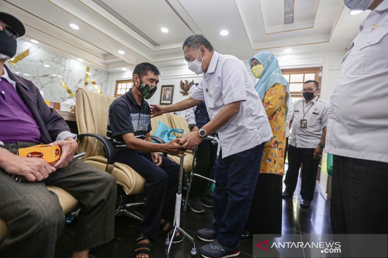 386 penyandang disabilitas di Kota Bandung dapat alat bantu
