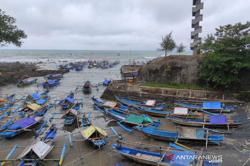 Gelombang diprediksi tinggi, BPBD Cianjur imbau nelayan tak melaut