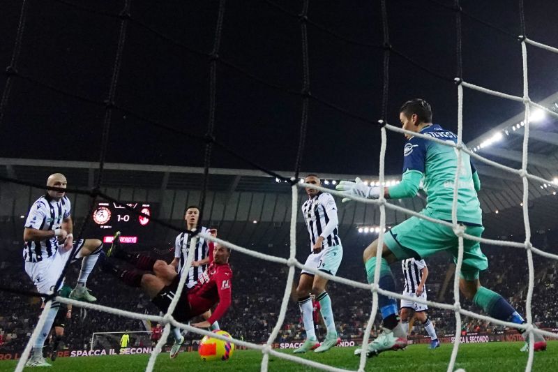 Akrobatik Ibrahimovic cetak gol untuk AC Milan dan imbangi Udinese