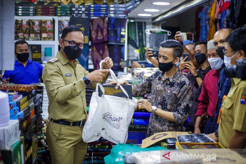 Larangan penggunaan kantong plastik di pasar di Bogor diperluas