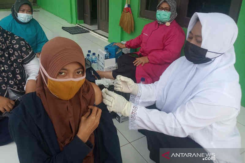 Vaksinasi COVID-19 Kota Cirebon tidak berhenti meski sudah 100 persen