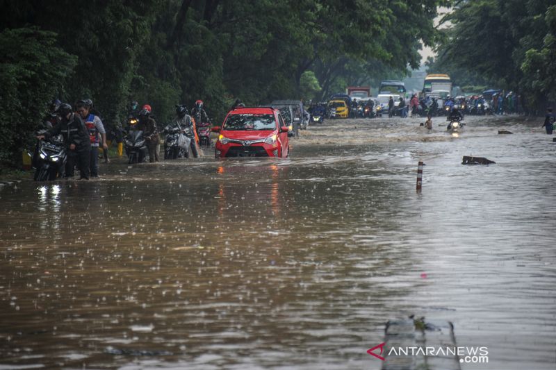 Hujan lebat berangin diprakirakan terjadi di sebagian besar provinsi