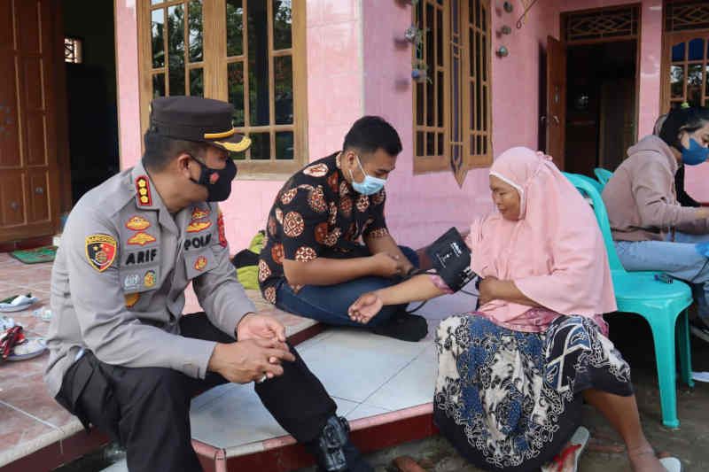 Polresta Cirebon percepat program vaksinasi COVID-19 dengan gerebek desa
