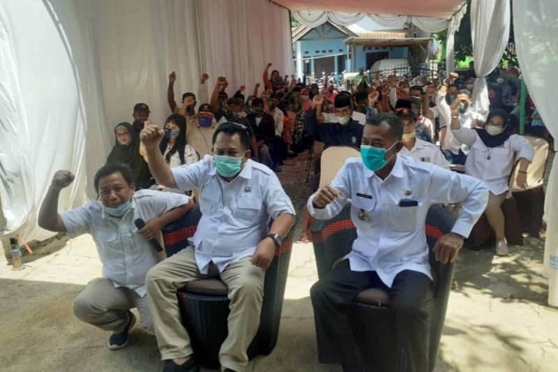 Saat reses, Ketua DPRD Jabar ingatkan warga soal pentingnya prokes