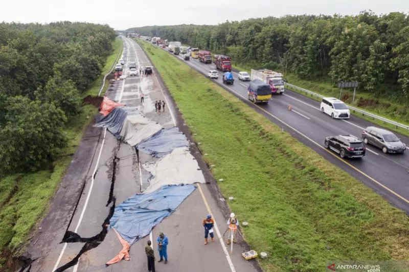 Antisipasi banjir di Km 136, pengelola Tol Cipali tambah dua jalur air