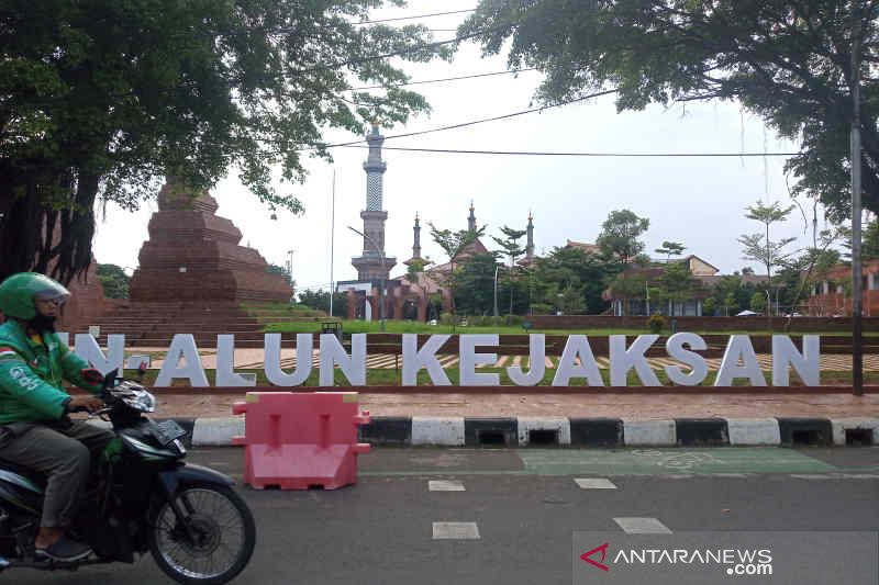 Alun-Alun Kejaksan Kota Cirebon ditutup pada malam tahun baru