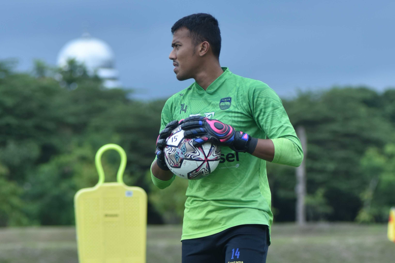 Kiper Persib Bandung Teja pulang kampung manfaatkan jeda kompetisi