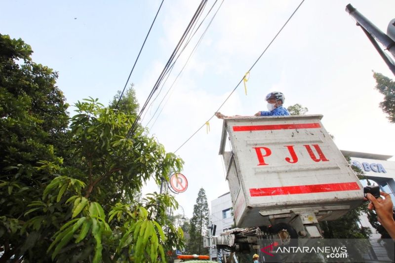 Kota Bandung mulai menata kabel di jalanan yang ganggu estetika