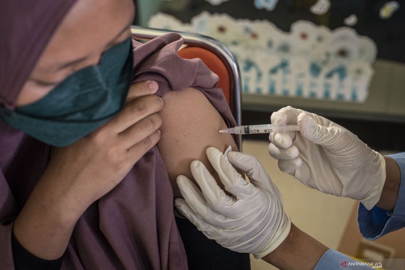 151,25 juta warga Indonesia sudah disuntik vaksin dosis pertama