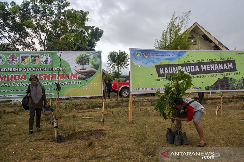 Kaum Muda Menanam di Bumi Perkemahan Kawatuna