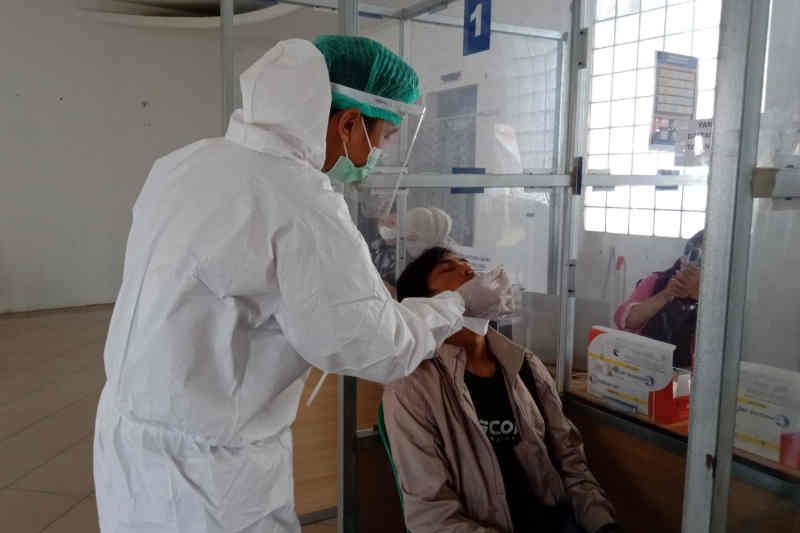 Layanan tes antigen di Stasiun Pegadenbaru Cirebon dibuka kembali