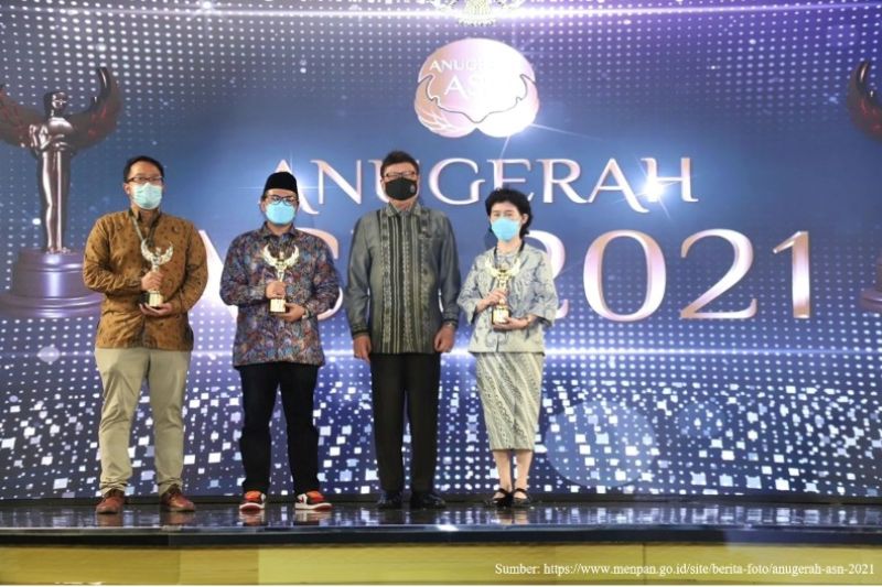 2 dosen FKUI raih penghargaan ASN inspiratif dan 'The futura leader' 2021