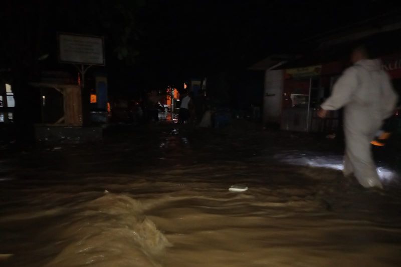 Sungai Canghegar meluap, Palabuhanratu kembali terendam banjir