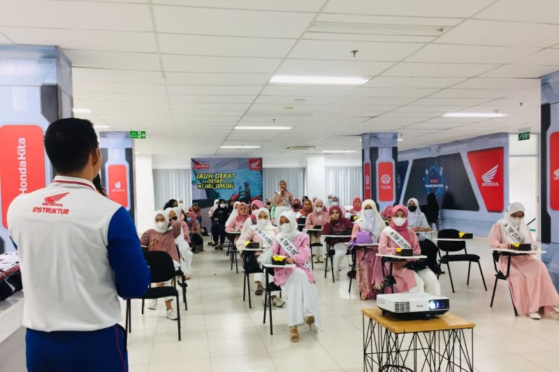 Peringati Hari Ibu, AHM ajak 1.000 perempuan Indonesia sadar keselamatan berkendara