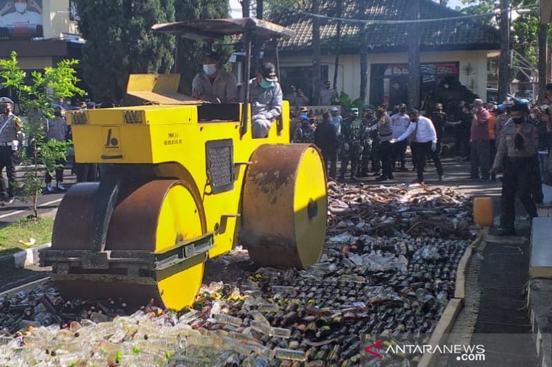 600 knalpot bising hasil razia di jalanan dimusnahkan Polres Garut