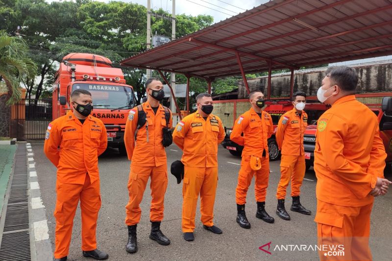 Tim SAR cari 3 orang terseret arus sungai di Bandung Barat