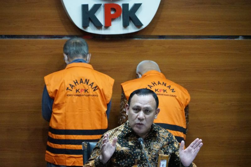 Mantan Wali Kota Banjar Herman Sutrisno sebagai tersangka kasus korupsi dan gratifikasi