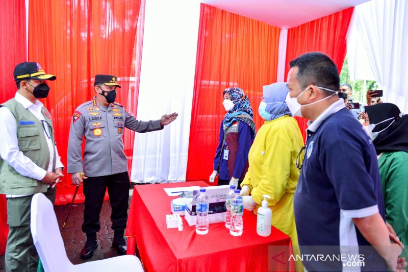 Kapolri minta kepada seluruh daerah kejar target vaksinasi 70 persen -  ANTARA News