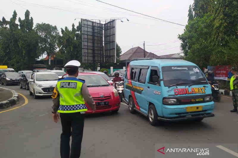 Polisi Cirebon periksa 412 kendaraan luar aglomerasi