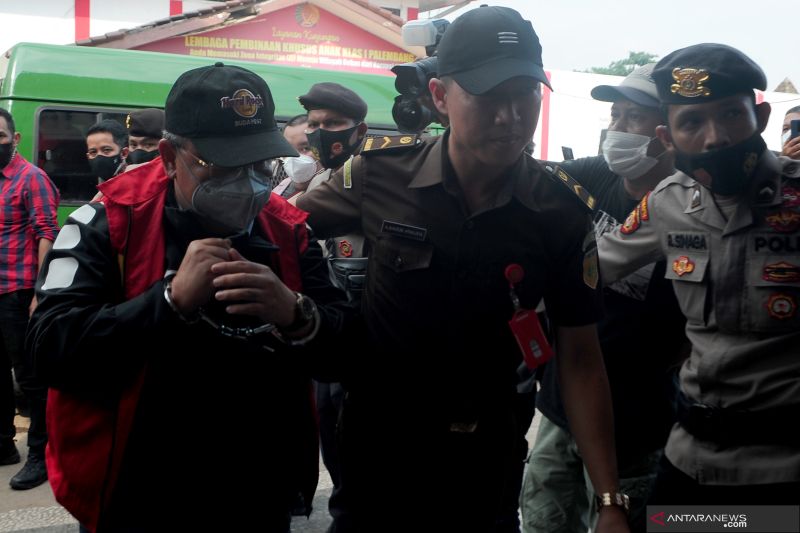 Pemindahan Tersangka Kasus Korupsi PDPDE