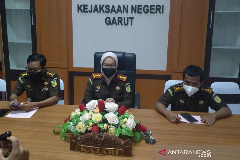 Kejari Garut tahan ASN aktif dan pensiunan kasus korupsi sapi